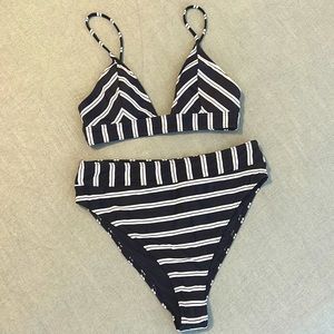 Sisstrevolution black striped bikini